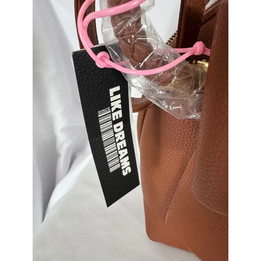 Crocci flourish feminine